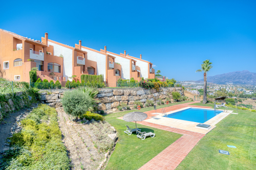 South-Facing Townhouse with Stunning Sea Views in Los Jaralillos, El Paraíso, Benahavís
